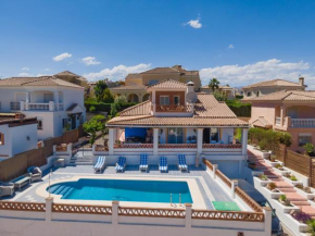 Tranquil Private 4-Bed Villa with Mountain views Coin